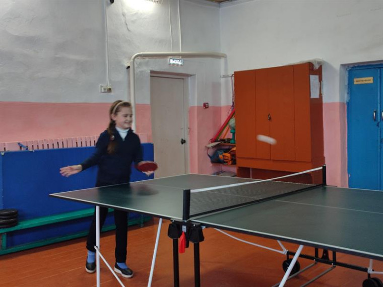 Школьные соревнования по настольному теннису среди обучающихся 1 и 3 классов.